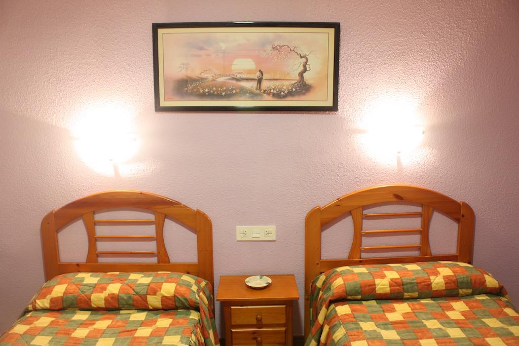 Hostal Temino Burgos Room photo